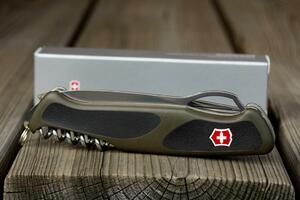 Нож Victorinox RangerGrip 61 Green (11 функций), фото 3