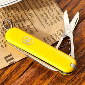 Нож-брелок Victorinox Classic, 58 мм, 7 функций, желтый, фото 11